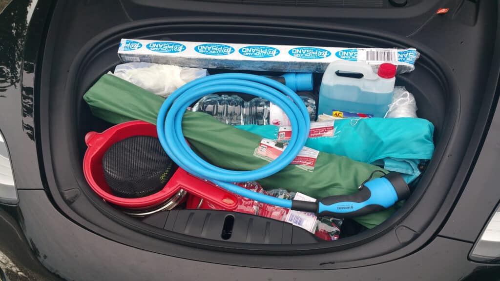 תא מטען קדמי בטסלה מודל 3